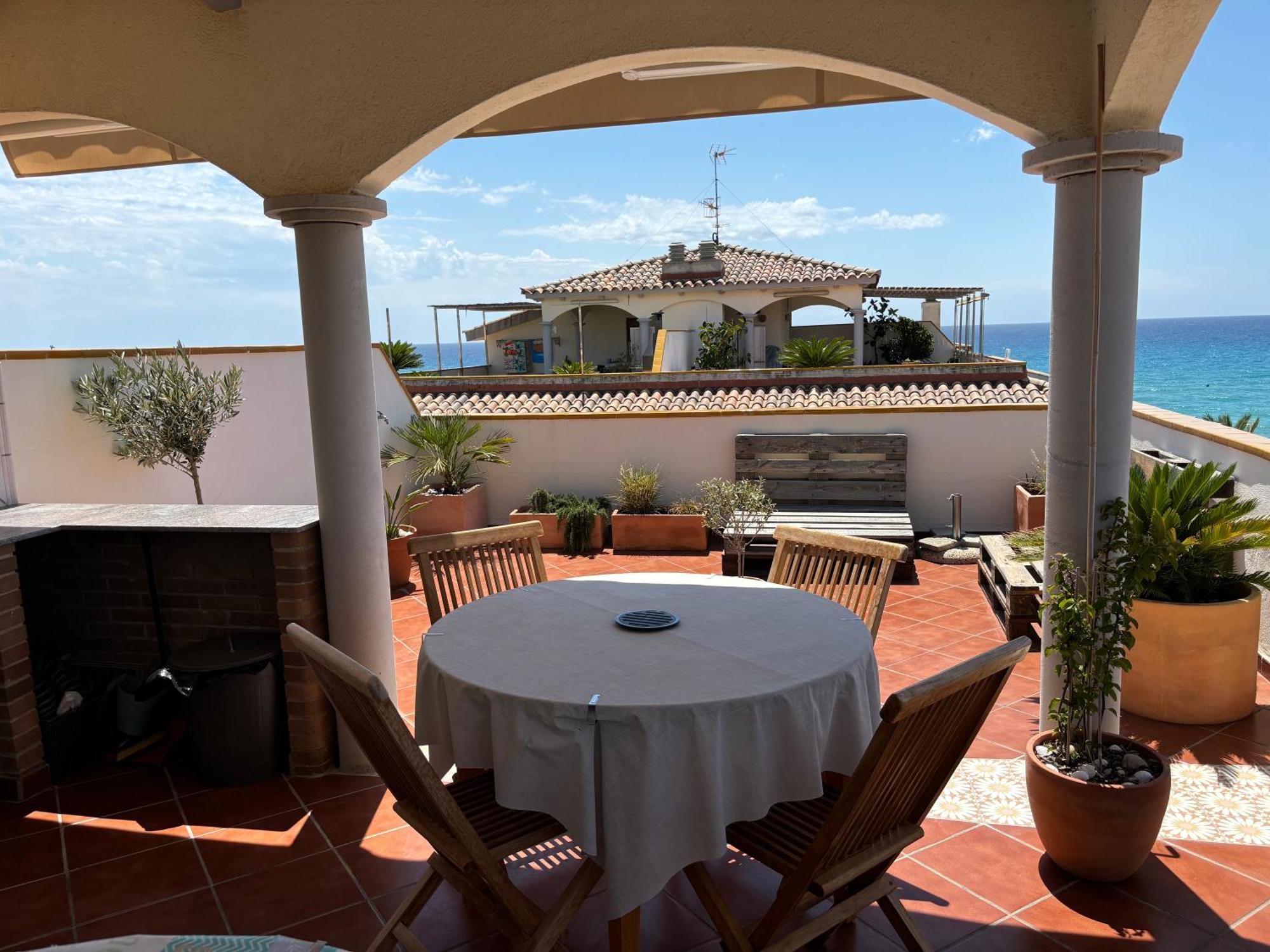 Cal Salmare Seafront Apartment With Rooftop Terrace And Pool Calafell Dış mekan fotoğraf